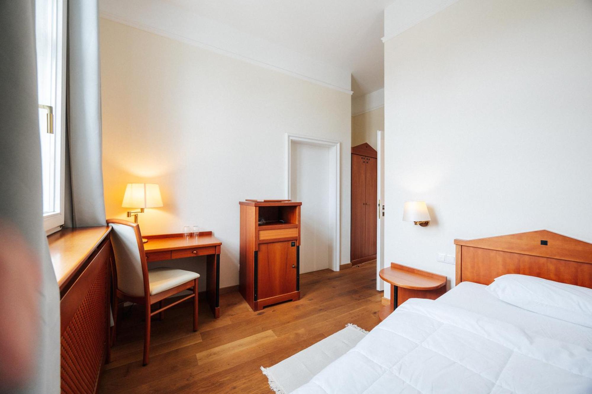 Celine Hotel Шветцинген Екстер'єр фото